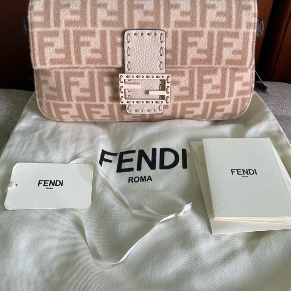 Fendi 1997 FF motif wool/ leather baguette in Beige/Camel; 11”x6.5”x2” NWT $2995 - Picture 4 of 12